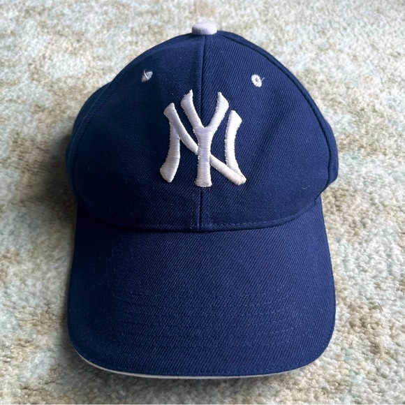 Vintage navy Yankees cap - Picture 1 of 7